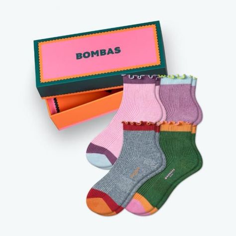 Frilly Sock Gift Box | Calling all frill-seekers: these sparkly frill-topped socks are for you. They’re lightweight, with no extra bulk, and have plenty of supportive comfort built right in.They come in confident colors, with a bonus sparkly squiggle peeking out at the top, so you never have to worry about blending in again. Rachel Lynn Solomon, Cozy Gift Ideas, Cheap Presents, Dressed For My Day, Bombas Socks, Frilly Socks, Socks Packaging, Always Cold, Comfortable Socks