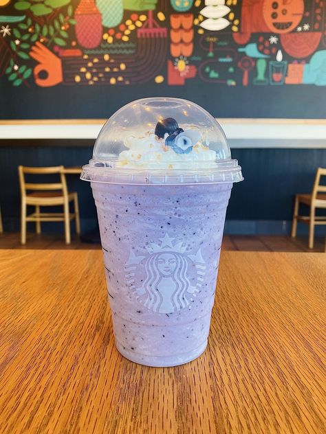 Starbucks Drink Pictures, Kawa Starbucks, Cold Starbucks Drinks, Starbucks Cup Art, Secret Starbucks Recipes, Iced Starbucks Drinks, Secret Starbucks Drinks, Starbucks Secret Menu Drinks, Starbucks Coffee Drinks