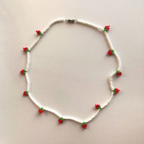 Strawberry Beads Necklace, Bead Strawberry Pattern, Strawberry Bead Bracelet, Seed Bead Strawberry, Diy Wire Jewelry Rings, Strawberry Necklace, Seed Bead Jewelry Patterns, Cherry Necklace, Wire Jewelry Rings