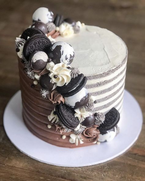 Mens Bday Cakes, Oreo Cake Decorating Ideas, Oreo Cake Designs, National Oreo Day, Oreo Birthday Cake, Birthday Cake Decorating Ideas, Chocolate Cake Designs, Baker Cake, Elegant Birthday Cakes