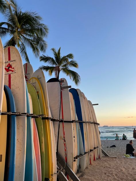 Hawaii Trip Planning, Surfer Aesthetic, Hawaii Aesthetic, Surfing Aesthetic, Surf Aesthetic, Summer To Do List, Waikiki Hawaii, Beachy Aesthetic, Hawaii Surf