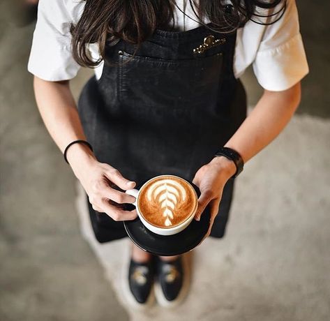 Barista life. By @noritachai. Coffee Cart Photoshoot, Barista Photoshoot, Barista Outfit Aesthetic, Cart Photoshoot, Cafe Photoshoot Ideas, Barista Outfits, Barista Life, Owl Food, Barista Cafe