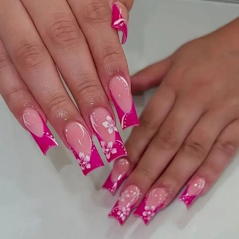 There's a new beauty trend taking over Instagram and it's absolutely stunning. Say hello to "quartz nails". Fake Press On Nails, Quartz Nails, Nail Board, Quartz Nail, Y2k Nails, Short Square Acrylic Nails, Square Acrylic Nails, Adhesive Glue, Square Nails