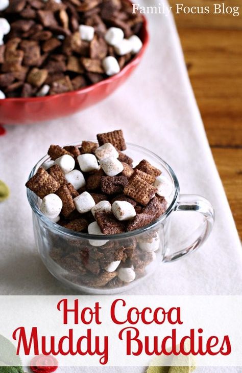 Delicous Chex Mix snack recipe for the winter- hot chocolate muddy buddies. Chocolate Chex Mix, Puppy Chow Chex Mix Recipe, Chex Mix Puppy Chow, Hot Fudge Cake, Chocolate Chex, Muddy Buddies Recipe, Winter Snack, Hot Chocolate Fudge, Muddy Buddies