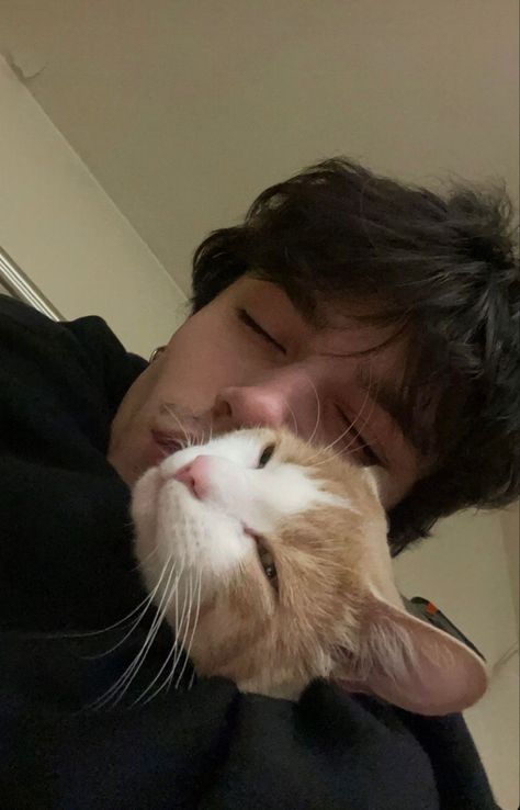 Men With Cats, Boy Cat, Putao, Ideal Man, Funny Quotes For Instagram, Cat Boys, Aesthetic Guys, Cat Aesthetic, Persona 5