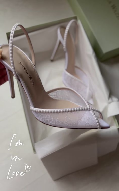 Low Heel Bridal Shoes Sandals, Louboutin Collection, Ivory Bridal Shoes, Fairy Shoes, Fashion Shoes Heels, Shoes Heels Classy, Chic Heels, Wedding Shoes Heels, Fancy Shoes