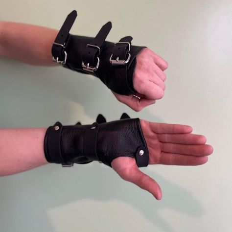 BoundAries Leather on Instagram: “Custom leather arm braces with a built-in curved metal splint! These were a fun project - and we kept the pattern. 🙌 Image description:…” Forearm Crutches Decorated, Bracelets Steampunk, Arm Brace, Forearm Crutches, Leather Braces, Abi Motto, Shoulder Brace, Emo Pfp, Costume Inspo