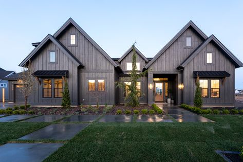 Black Modern Farmhouse, Board And Batten Exterior, Black Houses, White Interiors, Casa Country, Modern Farmhouse Exterior, Casa Exterior, House Building, Black House Exterior