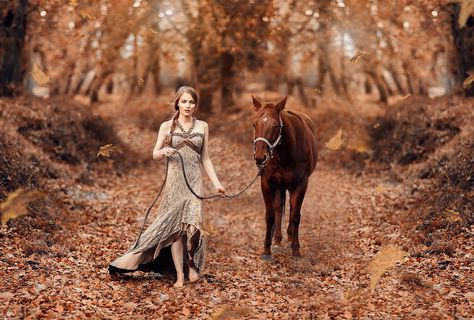 Fall Equestrian Photoshoot, Autumn Horse Photography, Horse Fall Photoshoot, Fall Horse Photography, Autumn Horse, Equestrian Photoshoot, Horse Photoshoot Ideas, Equine Photography Poses, Horse Senior Pictures