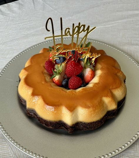 Flan Decorations Ideas, Chocoflan Birthday Cake, Flan Aesthetic, Chocoflan Decoration Ideas, Flan Ideas, Chocoflan Cake, Cheesecake Decoration, Flan Cake, Mexican Sweet Breads