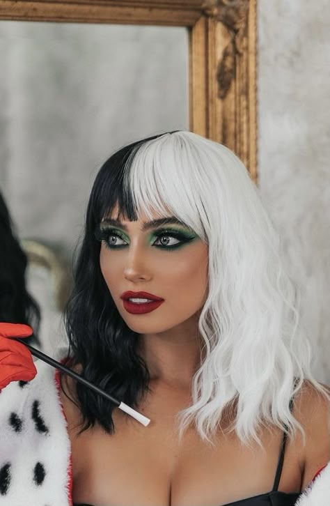 Carella Deville Make Up, Cookie Costume, Costumes For Adults, Halloween Costumes Ideas, Cruella Deville, Halloween Makeup Scary, Halloween Makeup Inspiration, Trendy Halloween Costumes, Halloween Costume Outfits