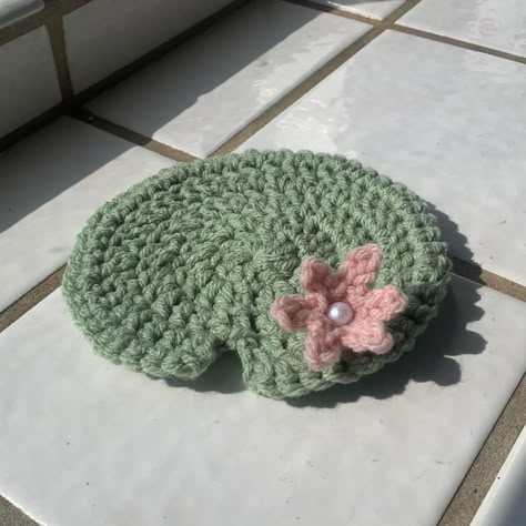 Crochet Lily Pad, Crochet Lily, Crochet Fairy, Crochet Design Pattern, Kawaii Crochet, Crochet Fashion Patterns, Fun Crochet Projects, Diy Crochet Projects, Yarn Projects