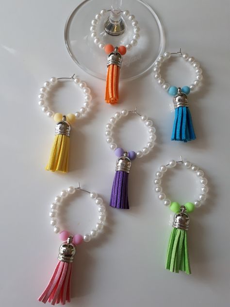 Bright Coloured Leather Tassel Wine Glass Charm Set with Pearl Beads  https://www.facebook.com/uniquewineglasscharms/ Stemless Wine Glass Charms Diy, Wine Glass Charms Diy, Wine Charms Diy, Wine Bottle Charms, Wine Markers, Wine Glass Markers, Wine Glass Charm, Wine Glass Crafts, Wine Glass Art