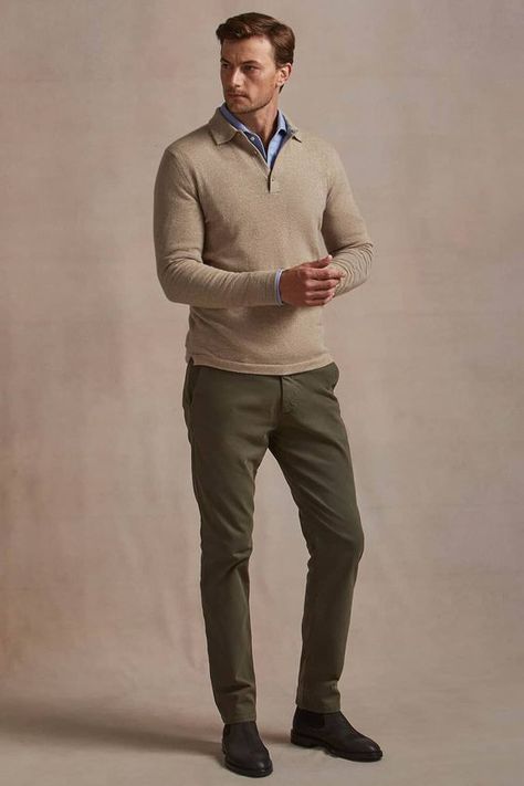 Chinos Men Outfit, Outfits Quotes, Green Pants Men, Green Pants Outfit, Sweater Outfits Men, Mens Work Outfits, Smart Casual Menswear, Mens Business Casual Outfits, Shirt Outfit Men