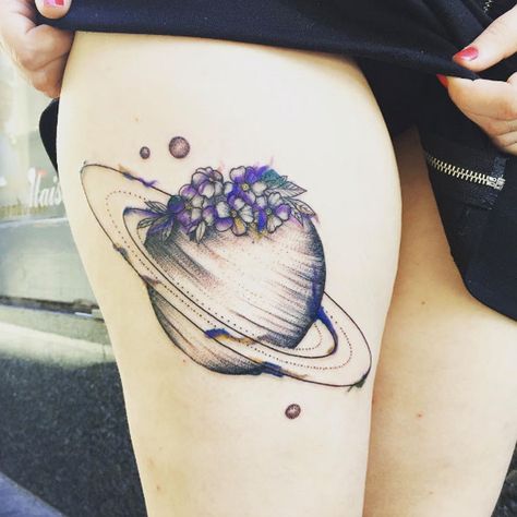 Easy Tattoo, Saturn Tattoo, Capricorn Tattoo, Planet Tattoos, Large Tattoos, Dream Tattoos, Tattoo Designs For Women, Design Photo, Skin Art