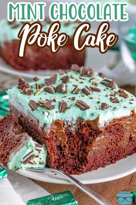 Chocolate Mint Poke Cake, Mint Poke Cake, Butterfinger Recipes, Cake Poke, Low Carb Christmas Recipes, Cake Sheet, Cake Mix Ingredients, Chocolate Poke Cake, Poke Cake Recipes