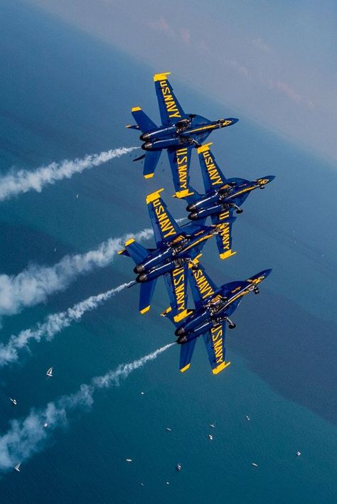 Blue Angles, Us Navy Blue Angels, American Flag Wallpaper, Helicopter Pilots, Airplane Fighter, Angel Wallpaper, Shade Card, Naval Academy, Army Soldier