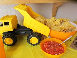 Construction Party Ideas. Chip bowl for construction theme party http://shannamade.blogspot.com/2016/07/construction-cake.html  #constructioncake #construction party #partyideas #party # constructionpartyideas Truck Birthday Party Decorations, Construction Party Food, Construction Birthday Party Food, Construction Themed Birthday Party, Digger Party, Digger Birthday, Dump Truck Birthday Party, Construction Theme Birthday Party, Dump Truck Birthday