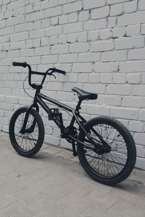 tumblr_nqzm1yKh221qkegsbo1_1280 Black Bmx Bike, Black Bmx, Bmx Videos, Bmx Scooter, Bmx Bike, Random Inspiration, Bmx Bikes, Guys Be Like, Bike Life