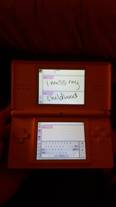 Nostalgia for childhood memories and games. Nintendo DS Lite on Pictochat. Chilling Childhood Memories, Nintendo Ds Nostalgia, Old Ds Games, Nostalgia Aesthetic 2000s, Nintendo Ds Aesthetic, I Miss My Childhood, Weird Nostalgia, Miss My Childhood, Ds Aesthetic