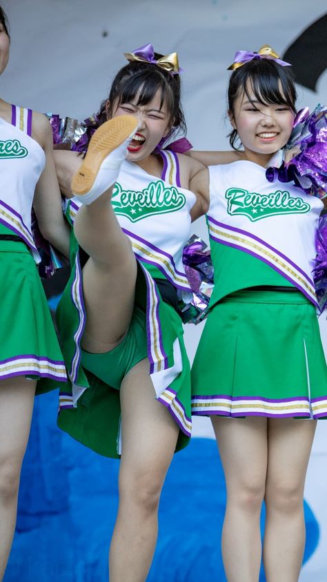 Asian Cheerleader, Cheerleading Pictures, Cute Cheerleaders, 70s Women, Cheerleader Girl, Cheer Girl, Cheerleading Outfits, Female Athletes, Girl Style