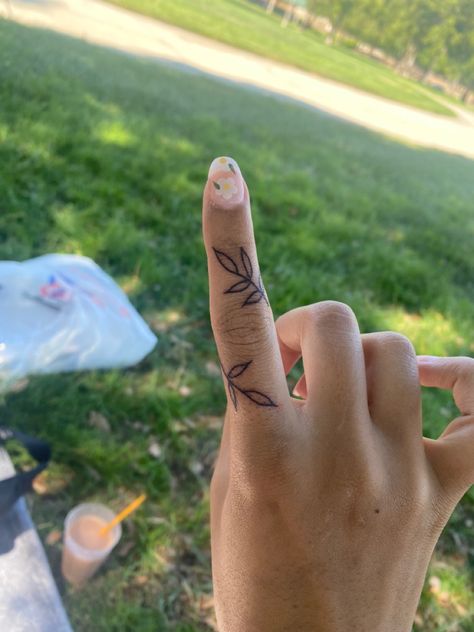 finger tattoo ~ tattoo ideas ~ small tattoo ~ background at park 🌿 Finger Tattoos Side Of Finger, Tattoo Between Thumb And Index Finger, Tattoo Small Behind Ear, Pointer Finger Tattoo, Side Of Finger Tattoo, Inner Finger Tattoos Words, Finger Tip Tattoo, Side Finger Tattoos, Inner Finger Tattoo