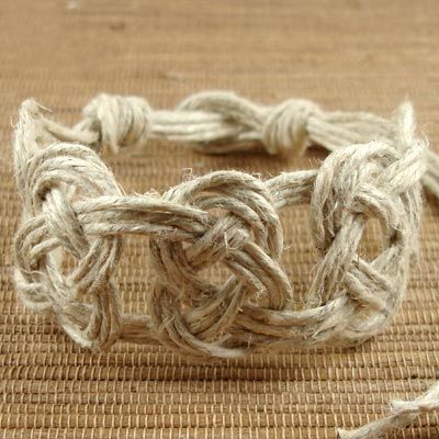 Josephine knot tutorial - now that is cool! Josephine Knot, Senior Crafts, Bra Tips, Knots Tutorial, Hemp Jewelry, Hemp Bracelets, Crafty Mama, Knot Bracelet, Crafty Craft