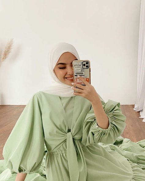 Green Hijab Outfit, Fancy Casual Outfits, Mint Green Bridesmaid Dresses, Moslem Fashion, Sage Bridesmaid Dresses, Hijab Designs, Sage Green Bridesmaid Dress, Modest Fashion Hijab, Muslim Fashion Hijab Outfits