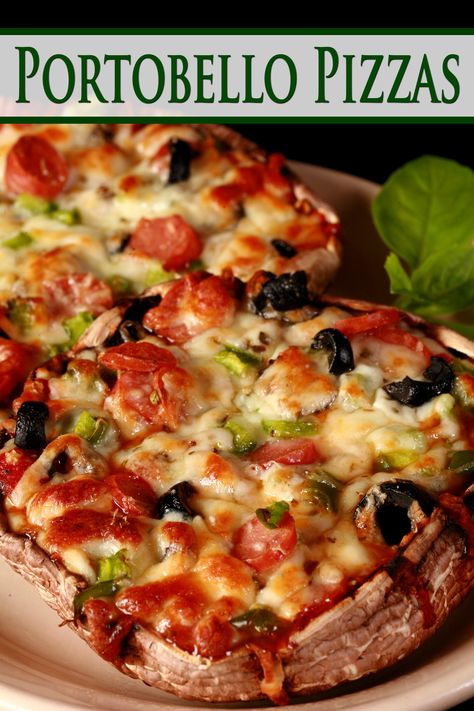 2 deluxe keto portobello pizzas on a plate. They are topped with green pepper, pepperoni, and black olives. Mushroom Pizza Portobello, Pizza Stuffed Portabella Mushrooms, Portabella Mushroom Pizza, Pizza Dinner Recipes, Portobello Mushroom Pizza, Portabella Mushrooms Recipes, Portobello Pizza, Mushroom Pizza Recipes, Pizzas Recipe