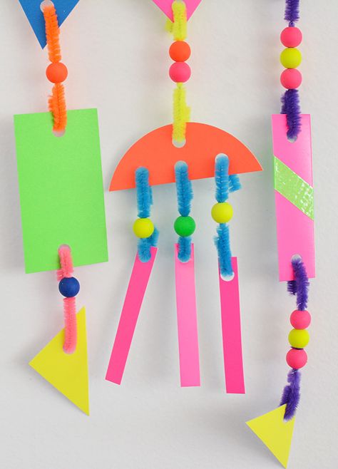 Pajama Crafts Preschool, Funky Art Projects, Neon Activities For Kids, Mobile Crafts For Kids, Mobile Art Projects, Art Ideas For Preschoolers, Kids Easy Crafts, Kids Diy Crafts, Meri Cherry