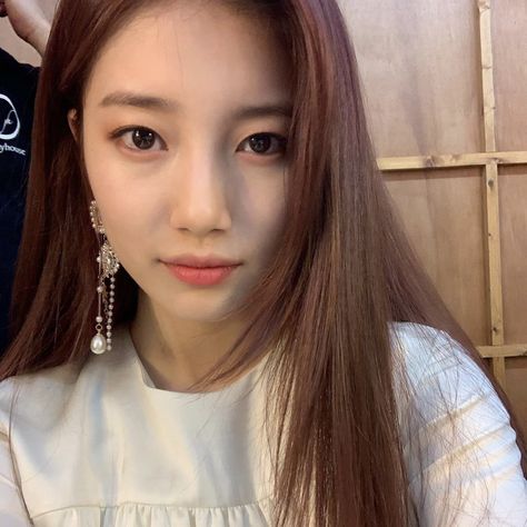 bae suzy actress lq selca selfie icon Bae Suzy Selfie, Bae Suzy Selca, Selfie Icon, Bae Suzy, Icons Kpop, 인물 사진, Rare Photos, Girl Crush, True Beauty