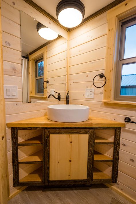 Heather's 2-Bedroom Tiny Cabin on Wheels Small Campers With Bathroom, Corner Bathroom Vanity Ideas, Corner Vanity Bathroom, Cab Over Camper, Cottage Bunkie, Patio Roof Covers, Tiny House Bathrooms, Bathroom Tiny, Gooseneck Tiny House