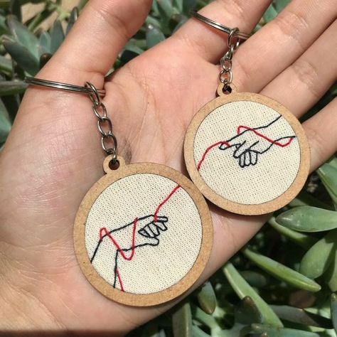 Embroidery For Best Friend, Keychain Embroidery, Couple Embroidery, Embroidery Keychain, Hand Work Design, Personalised Gifts Diy, Simple Hand Embroidery Patterns, Diy Bead Embroidery, Creative Gifts For Boyfriend