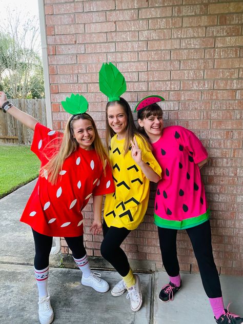 Fruit Costume Diy, Diy Fruit Costume, Samuel Morse, Fruit Costumes, Diy Kostüm, Adventure Aesthetic, Family Halloween Costumes, Family Halloween, Pull Off