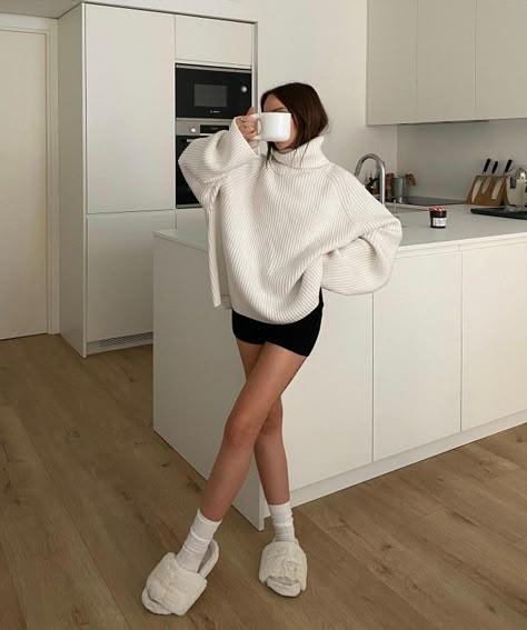 Home Look Outfit, Home Outfit Women, Comfy Home Outfits, Stay At Home Outfits, At Home Outfits, Chill Fits, Cozy Aesthetic, Comfy Fashion, Cozy Outfit