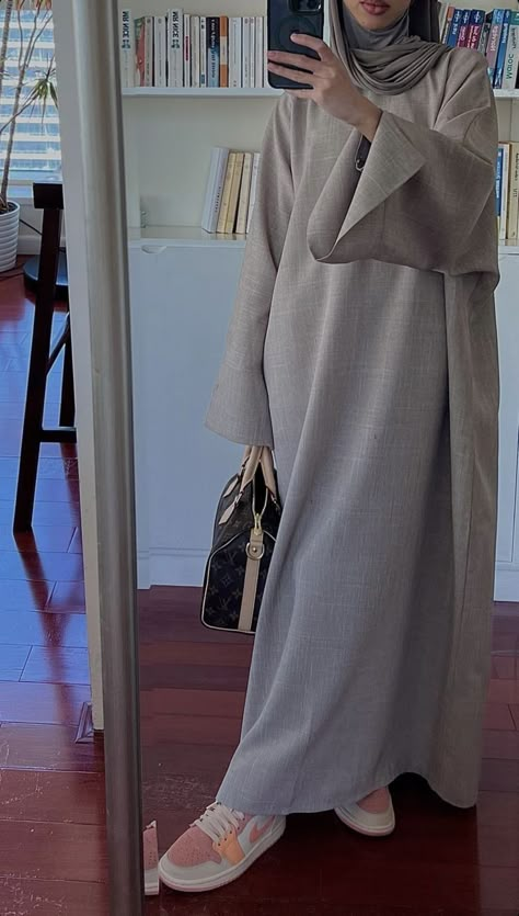 Abaya Uni Outfits, Autumn Abaya Outfits, Hijab Fashion Abaya, Everyday Abaya Outfits, Hijab Outfit Abaya, Sweater Abaya, Abaya Outfits Aesthetic, Eid Abaya Outfit, Casual Abaya Outfits