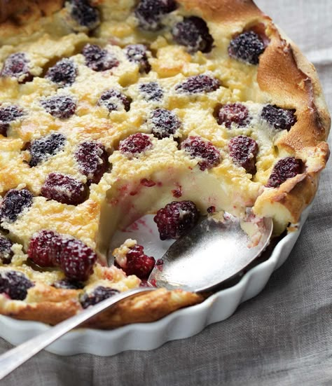 Blackberry Dessert, Clafoutis Recipes, Cherry Clafoutis, Dessert Parfait, Blackberry Recipes, Desserts Keto, French Dessert, French Recipes, French Cooking