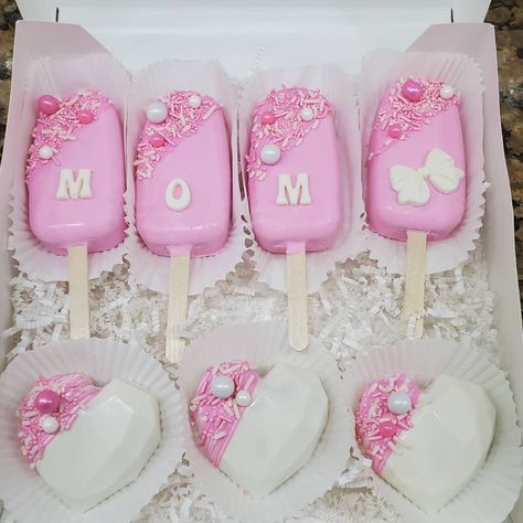 Mothers Day Treat Boxes Strawberries, Mother’s Day Dessert Gift, Mother’s Day Cake Pops, Mothers Day Cakesicles, Mother’s Day Treats, Mother’s Day Desserts, Mothers Day Treats, Pig Cake Pops, Chocolate Bar Design