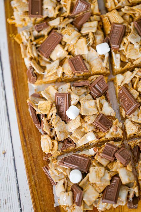 S’mores Bars Golden Graham, Banana Teddy Graham Smores, Golden Gram Smore Bars, Teddy Graham Smores, Golden Grahams Smores, Smores Cereal, Crockpot Fondue, Graham Cracker Smores, Golden Graham Smores