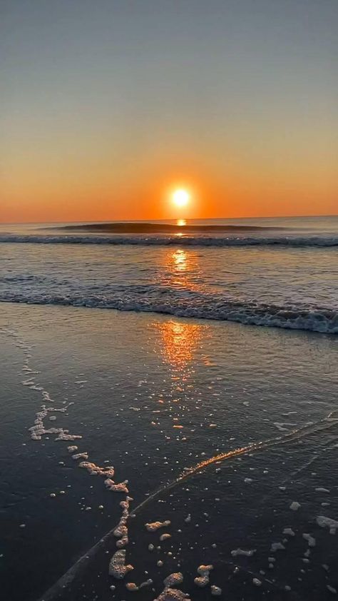 🌊🌊🌅 Best feeling waves coming at you Like 👍🏻 Share 📤 Comment 🖊️ #sunset #waves #beach #Sea #tide Photo Possess, Baby Jungwon, Scenery Sunrise, Wedding Video Inspiration, Natural Video, Sunrise On The Beach, Sunrise Scenery, Sunrise Images, New Year Wishes Images