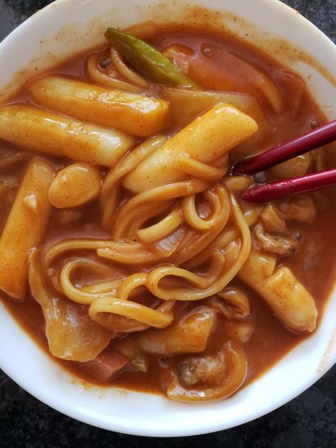 https://www.thecheaplazyvegan.com/spicy-soupy-korean-rice-cakes-tteokbokki-with-udon/ Korean Rice Cakes, Cheap Lazy Vegan, Tteokbokki Recipe, Lazy Vegan, Korean Rice Cake, Rice Cake Recipes, Korean Rice, Korean Cooking, Korean Recipes