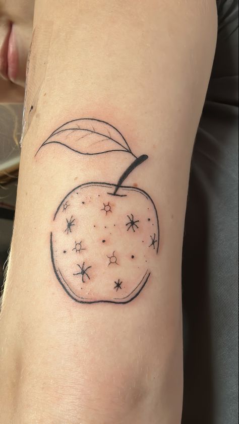 Fantastic Mr Fox Apple Tattoo, Apple Tattoo Design, Fantastic Mr Fox Apple, Fantastic Mr Fox Tattoo, Apple Tattoo, Funky Tattoos, Special Tattoos, Fantastic Mr Fox, Fox Tattoo