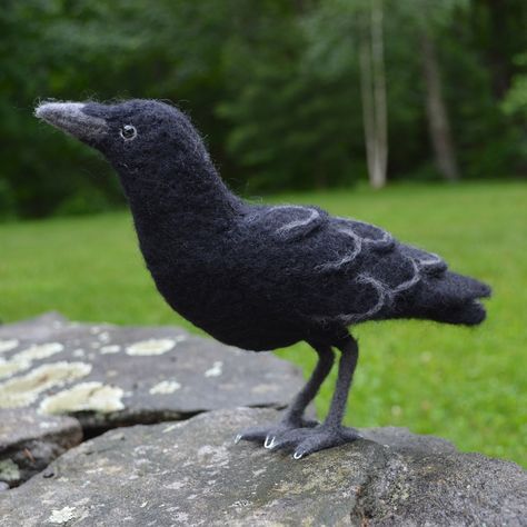 Mr. American Crow, needle felted fiber sculpture Paper Mache Mobile, Crow And Raven, Needle Felted Birds, Felted Fox, Spirit Art Dolls, Felting Crafts, Felted Birds, American Crow, Teacup Pigs