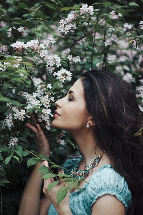 Smelling Flowers Pose, Woman Smelling Flowers, Girl Smelling Flowers, Woman Surrounded By Flowers, River Fairy, Park Portrait, Web Illustration, Smelling Flowers, Woman With Flowers