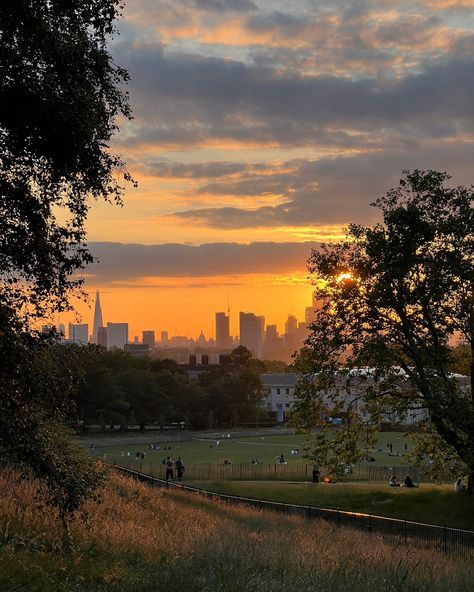 A few summer moments in London in between all the weeks of rain - happy Friday 🌤️🌻🍉💙🫶🏼 1. Watching the sun set in Greenwich Park 2. Evening riverside walks 3. Shooting content for St. John’s Tavern @stjohnstavern 4. An orange sky behind all the trees (I love an evening walk as you might be able to tell) 5. Summer wedding season ft. lots of beer 6. More evening riverside walks 7. An almost full moon looking v pretty 🌝 — #mytinyatlaslondon #mylondonlife #mylifeinlondon #igerslondon #lond... Riverside Walk, Summer Moments, Greenwich Park, Evening Walk, Orange Sky, Sun Set, London Photos, London Love, August 9