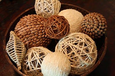 DIY Decorative Balls.  These things are expensive - this is a good project for when you're mindlessly watching tv & only halfway have to pay attention! Diy Decorative Balls, Potpourri Decoration, Twine Balls, Twine Diy, Decorative Balls, Ball Decorations, Yarn Diy, Bowl Fillers, Yarn Ball