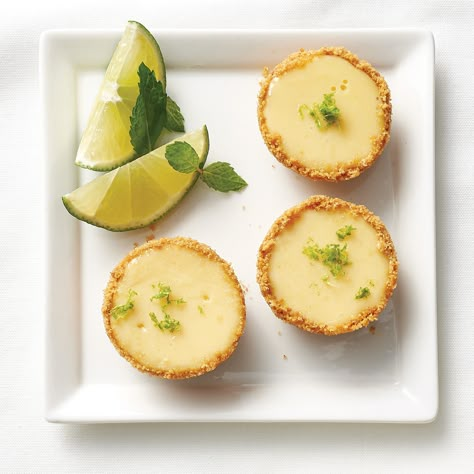 Key Lime Tartlets Recipe, Key Lime Pie Mini Tarts, Mini Key Lime Tarts, Key Lime Pie Tarts, Mini Keylime Pie Recipe, Mini Key Lime Pie Bites, Key Lime Tarts Mini, Dessert Canapes, Key Lime Tart Recipe