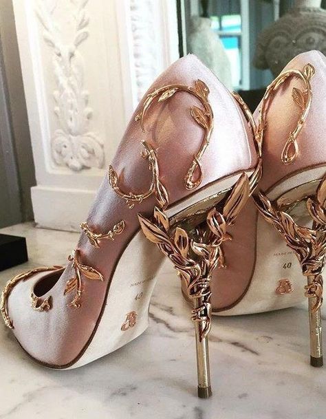 Gorgeous wedding shoes Ralph And Russo Heels, Ralph And Russo Shoes, Sleeping Beauty Wedding, Ralph And Russo, Wedge Boots, Women Vintage, Pattern Floral, Beautiful Shoes, Cute Shoes