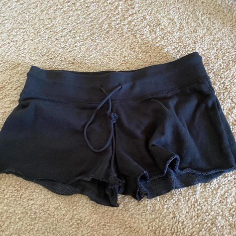 brandy melville black rainey sweatshorts size... - Depop Brooklyn Outfit, 2000s Clothes, Brandy Melville Shorts, Outfit Plan, Baggy Clothes, Cute Lazy Day Outfits, Lazy Day Outfits, Girls Fashion Clothes, Outfit Goals