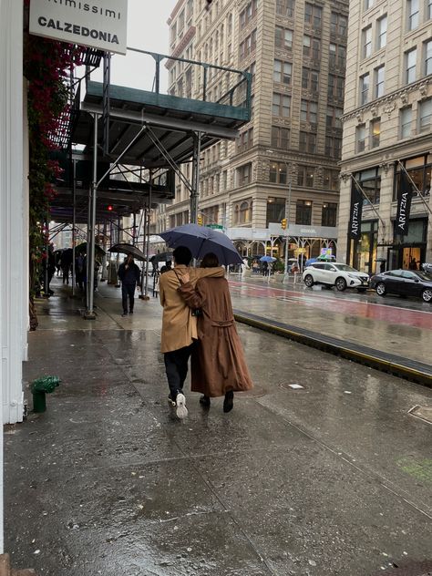 nyc in the rain, couple sharing umbrella - soho, Spring 2023 Raining Couple Aesthetic, Rain With Couple, Rain Couple Aesthetic, Rainy Day Couple Aesthetic, Cute Couple Rain Aesthetic, Couple Goal Rainy Day, Sharing Umbrella, Couple With Umbrella, Couple Umbrella